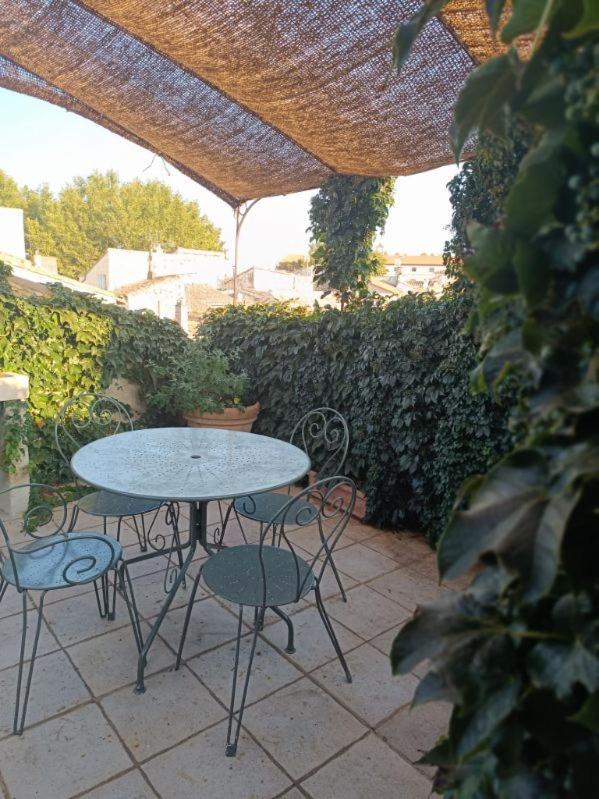 La Confidentielle Centre Ville Arles Terrasse Exterior photo