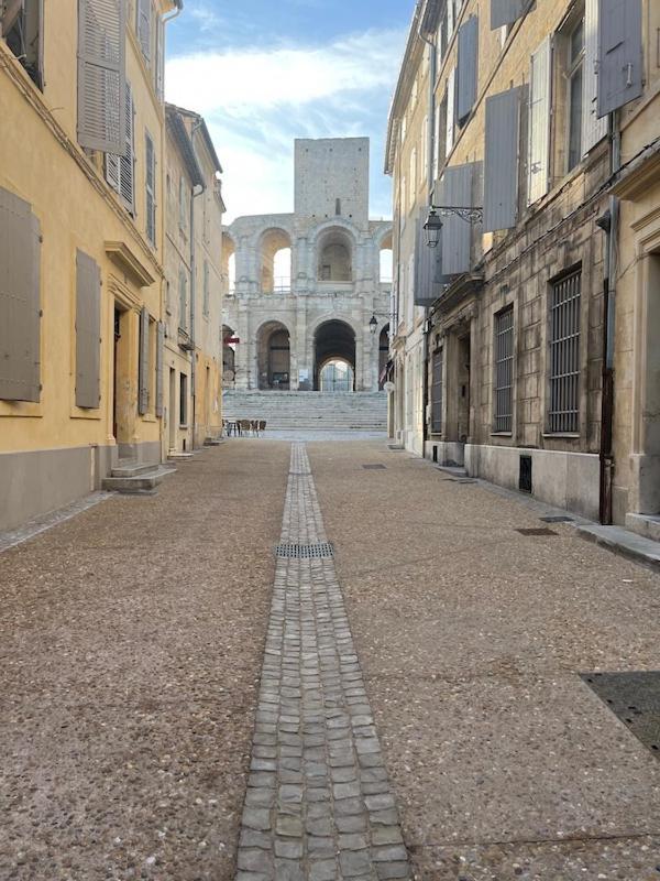 La Confidentielle Centre Ville Arles Terrasse Exterior photo